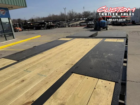 New #378465 2026 LOAD TRAIL GP 32 X 102 DUAL TANDEM LOW-PRO 20K GOOSENECK W/ MAX RAMPS