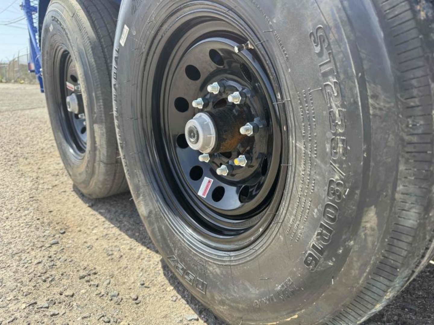 New 2024 Diamond C LPX 20' - 14.9K Low-profile Equipment Trailer