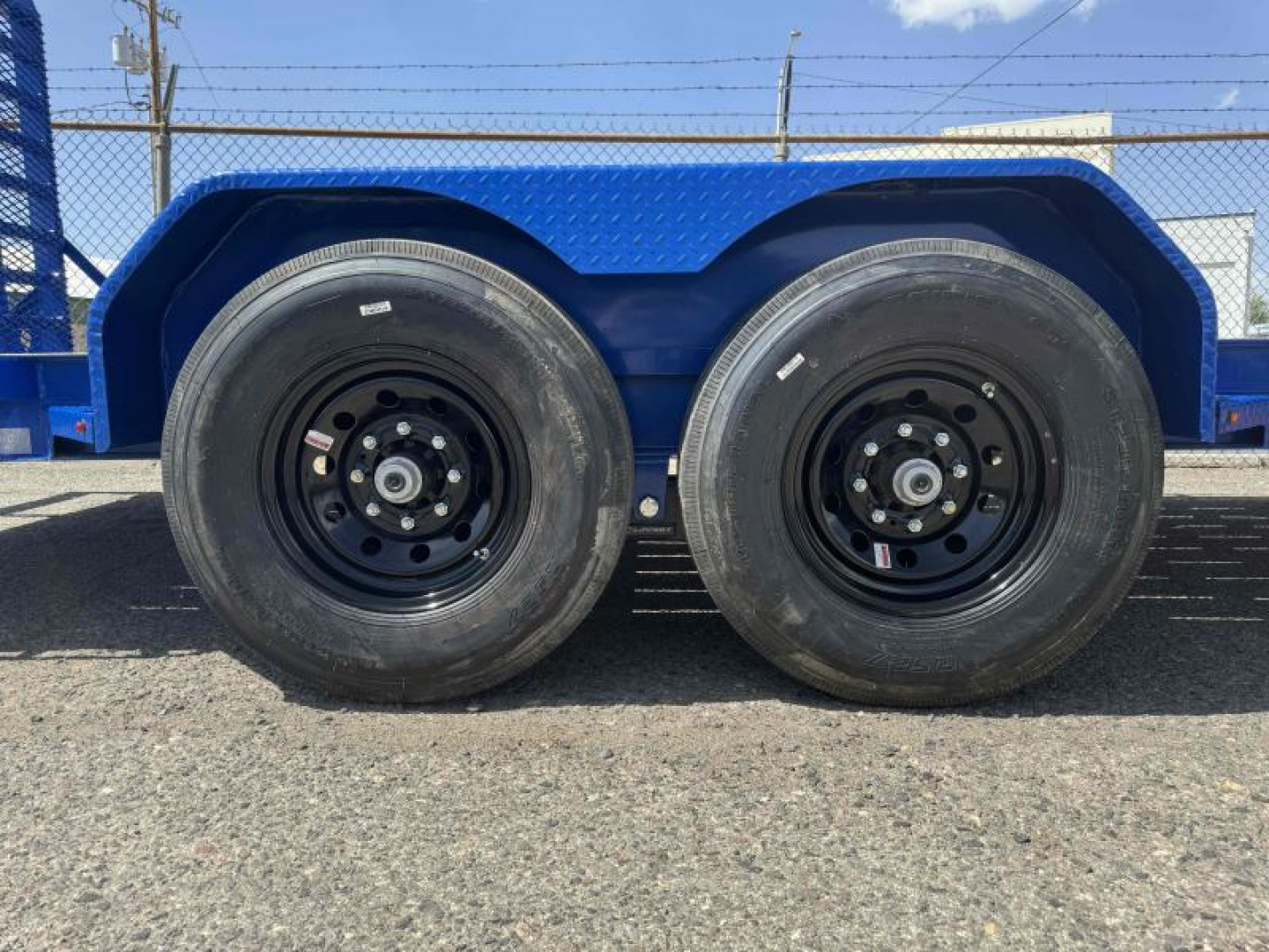 New 2024 Diamond C LPX 20' - 14.9K Low-profile Equipment Trailer