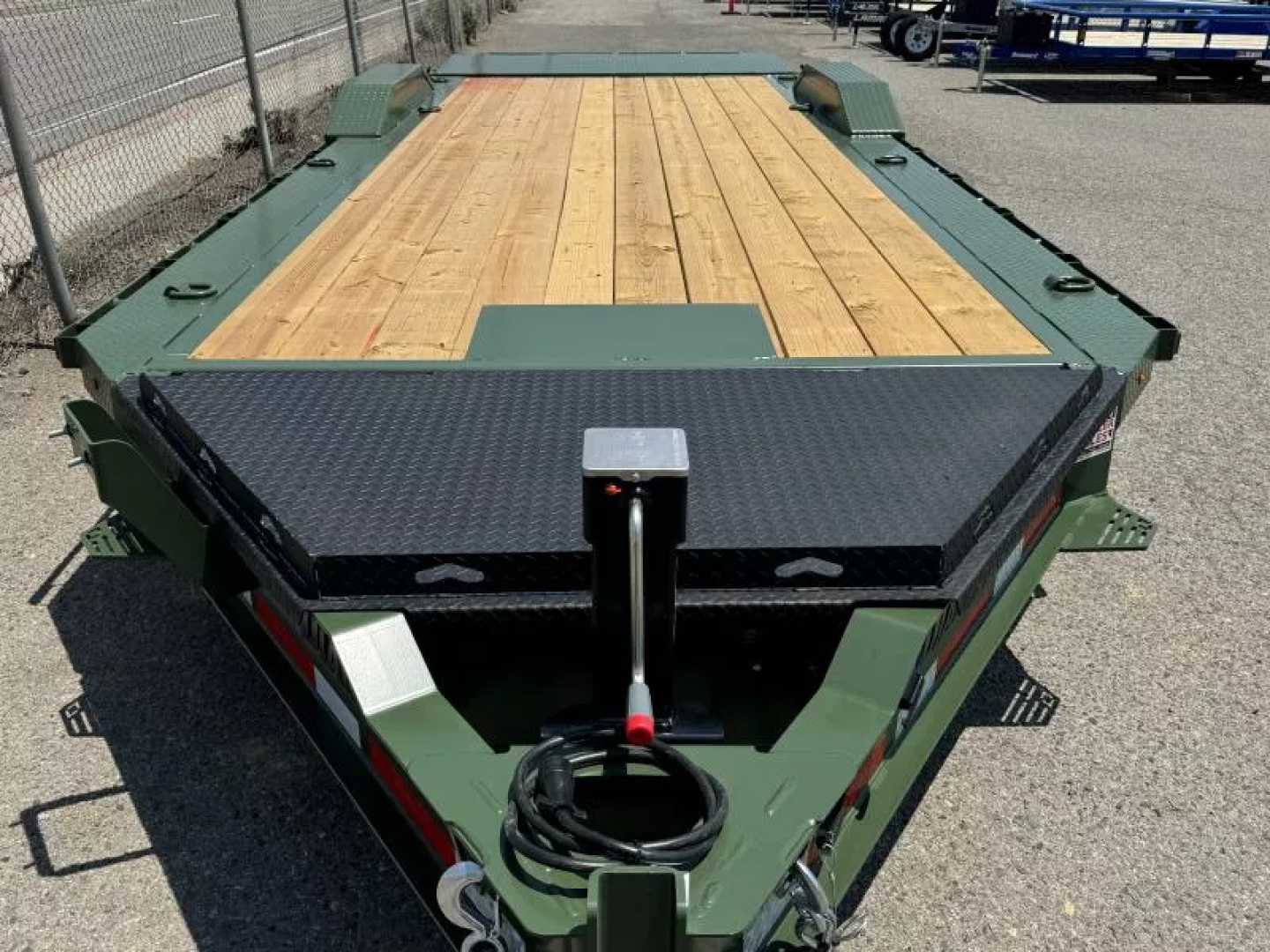 New 2025 Diamond C LPX 22' X-Ramp - 14.9K Equipment Trailer