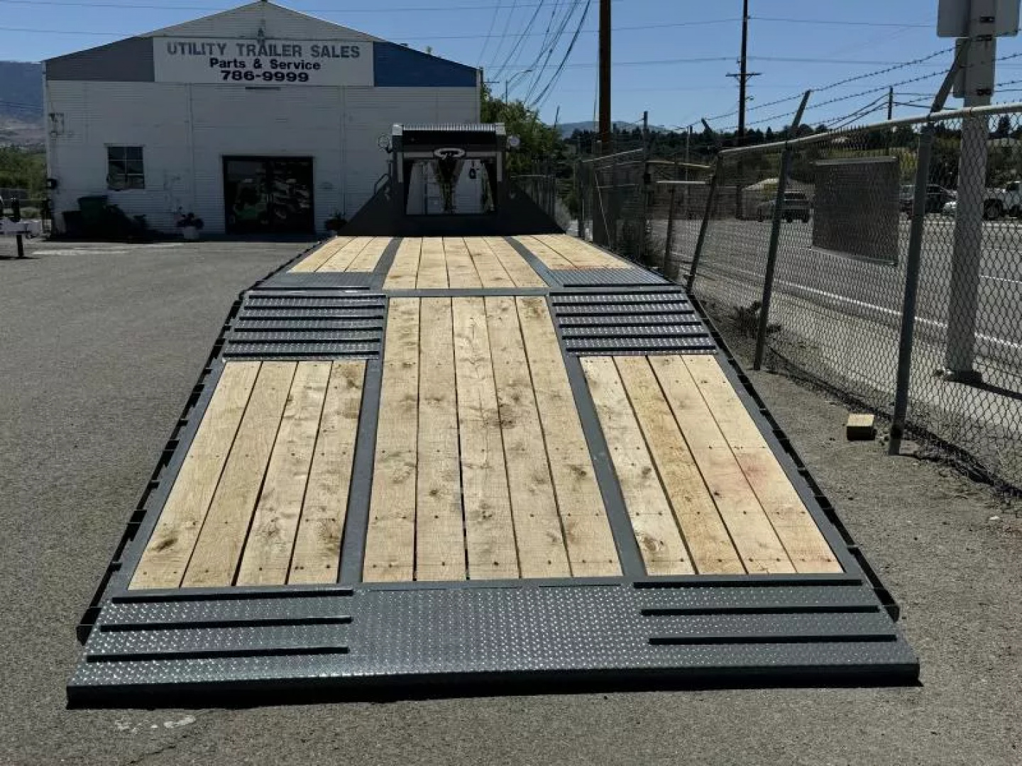 New 2025 Diamond C FMAX212 32' Pacesetter Edition - 25.9K Gooseneck Equipment Trailer