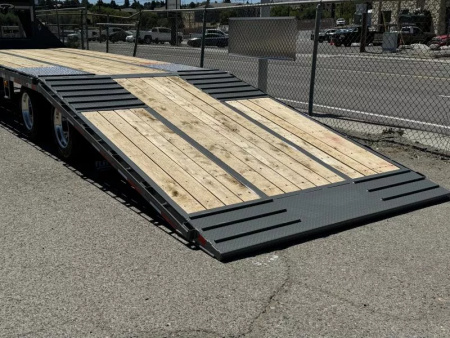 New 2025 Diamond C FMAX212 32' Pacesetter Edition - 25.9K Gooseneck Equipment Trailer