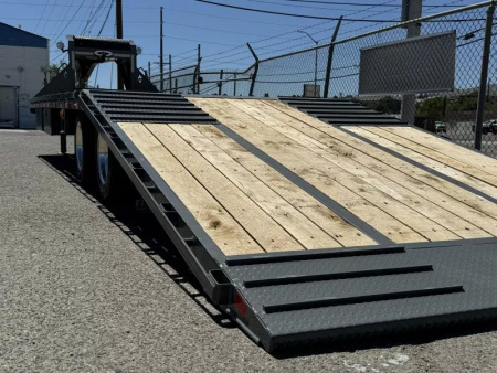 New 2025 Diamond C FMAX212 32' Pacesetter Edition - 25.9K Gooseneck Equipment Trailer