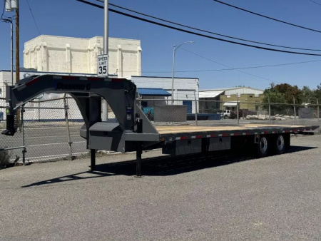 New 2025 Diamond C FMAX212 32' Pacesetter Edition - 25.9K Gooseneck Equipment Trailer