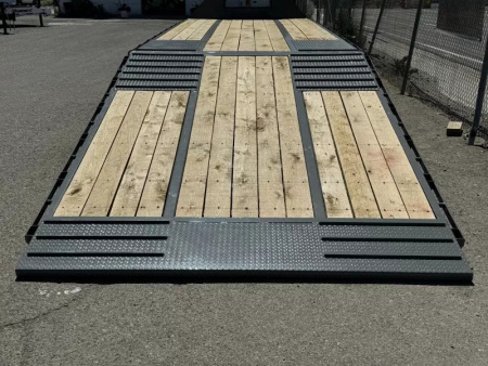 New 2025 Diamond C FMAX212 32' Pacesetter Edition - 25.9K Gooseneck Equipment Trailer