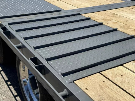 New 2025 Diamond C FMAX212 32' Pacesetter Edition - 25.9K Gooseneck Equipment Trailer