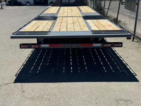 New 2025 Diamond C FMAX212 32' Pacesetter Edition - 25.9K Gooseneck Equipment Trailer