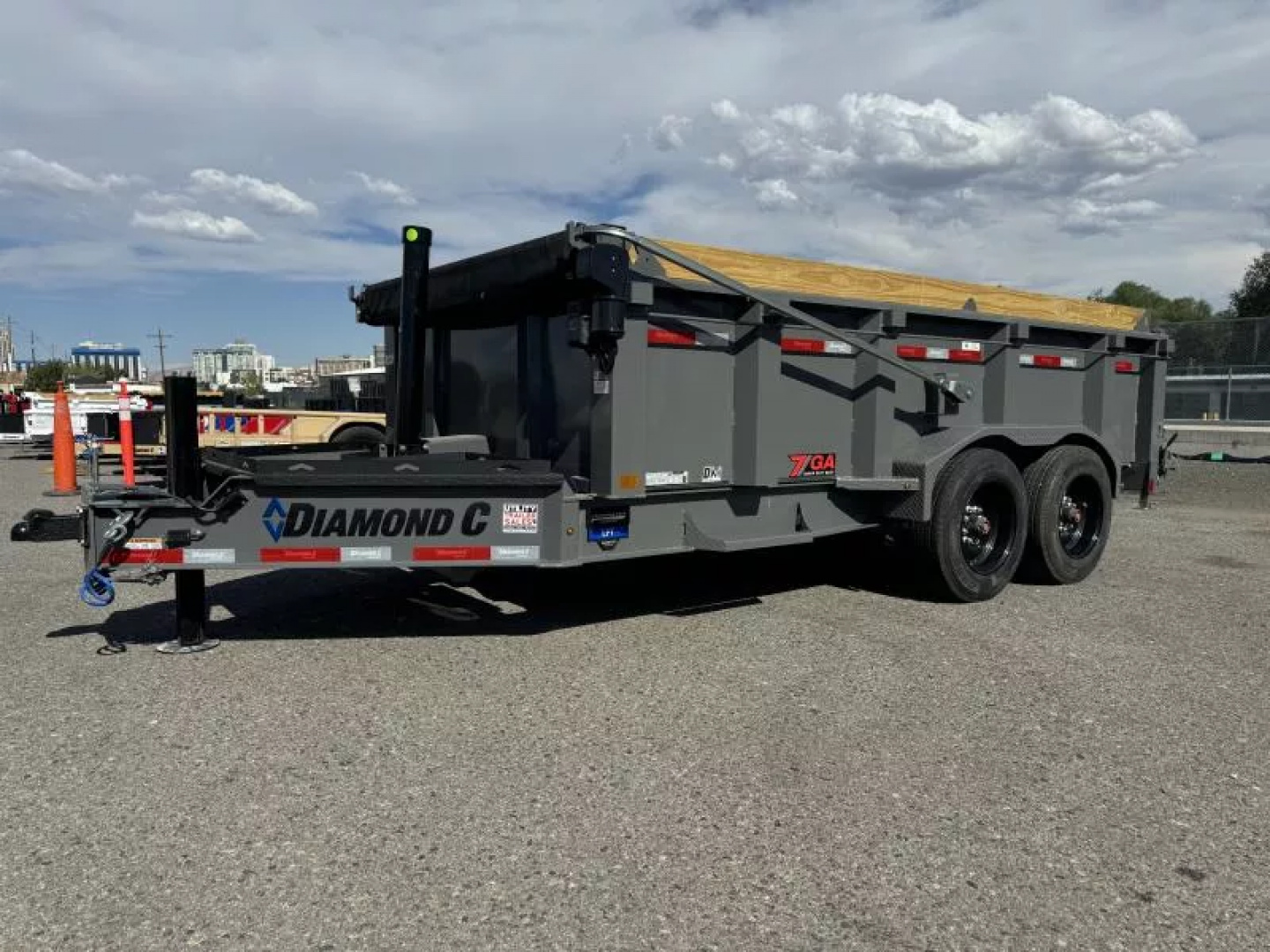 New 2026 Diamond C LPT 14' 32" Sides, 7 ga. Pacesetter Edition - 18K Telescopic Dump Trailer