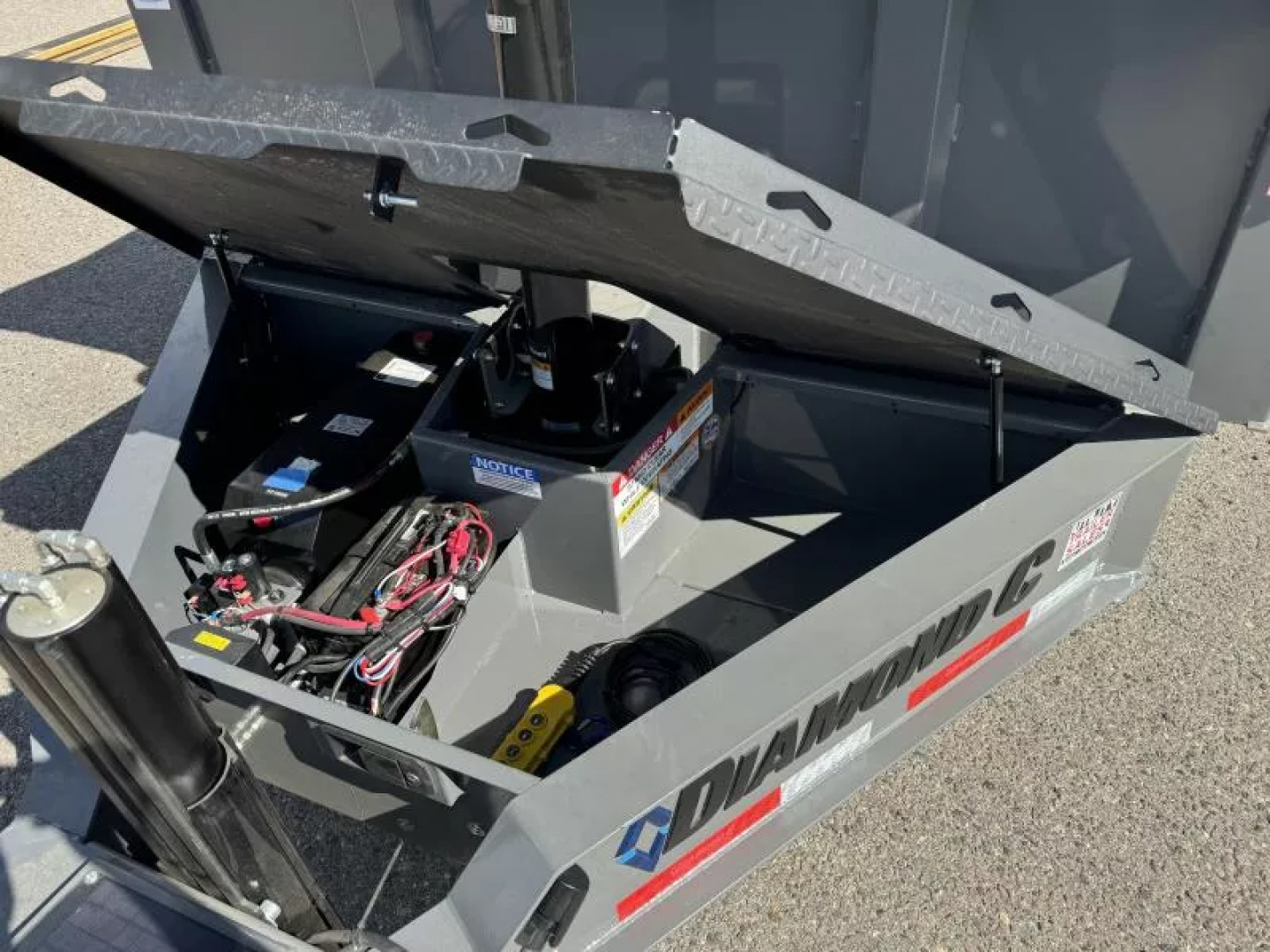 New 2026 Diamond C LPT 14' 32" Sides, 7 ga. Pacesetter Edition - 18K Telescopic Dump Trailer