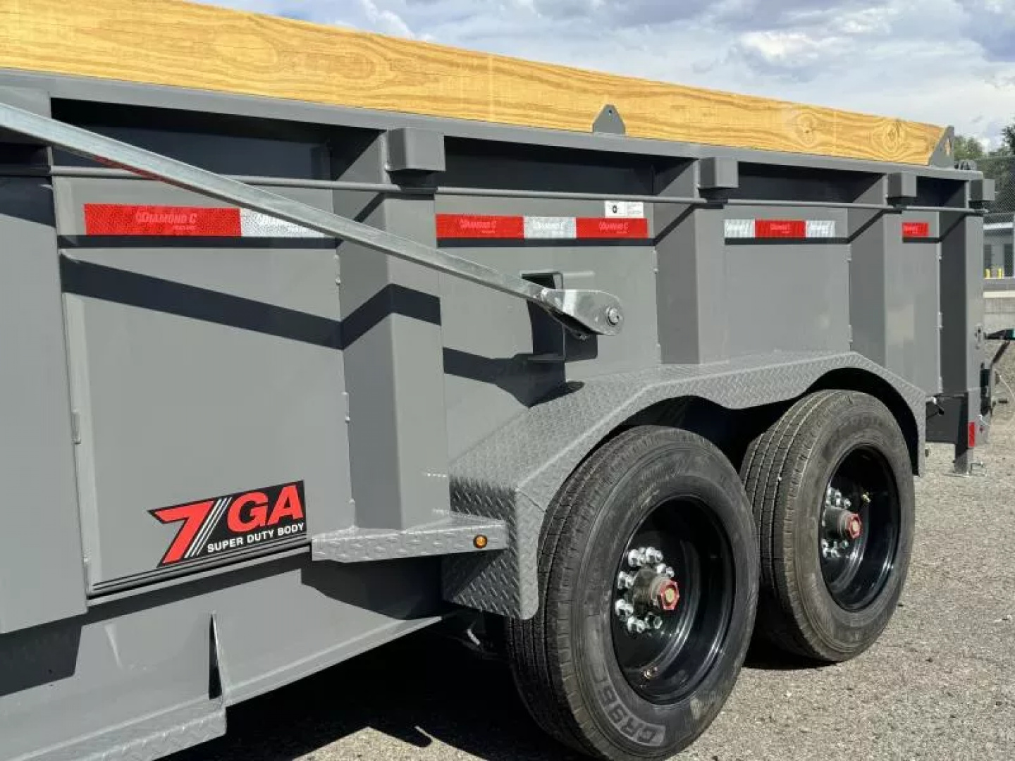 New 2026 Diamond C LPT 14' 32" Sides, 7 ga. Pacesetter Edition - 18K Telescopic Dump Trailer