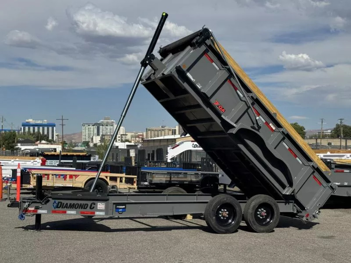New 2026 Diamond C LPT 14' 32" Sides, 7 ga. Pacesetter Edition - 18K Telescopic Dump Trailer