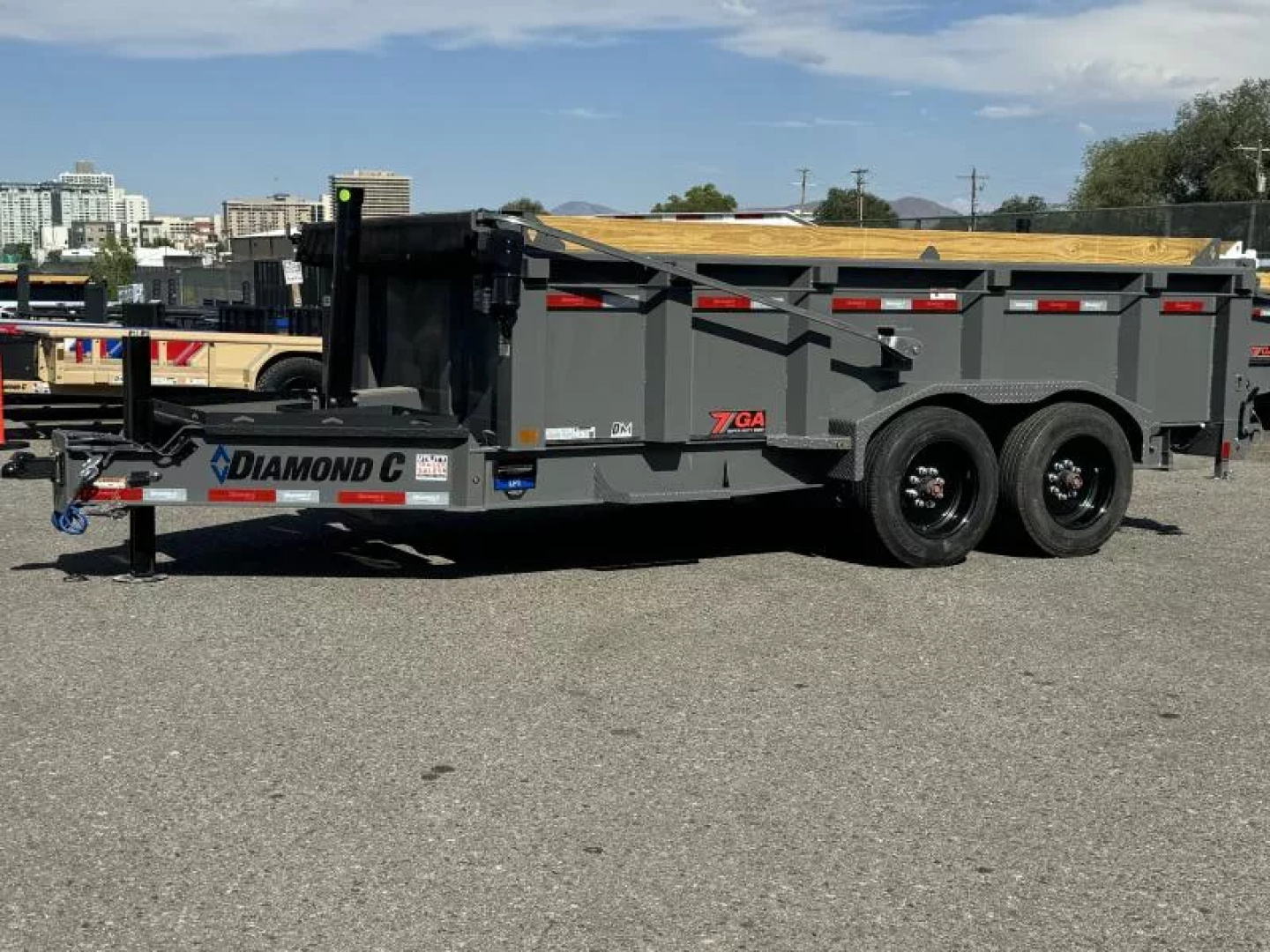 New 2026 Diamond C LPT 14' 32" Sides, 7 ga. Pacesetter Edition - 18K Telescopic Dump Trailer