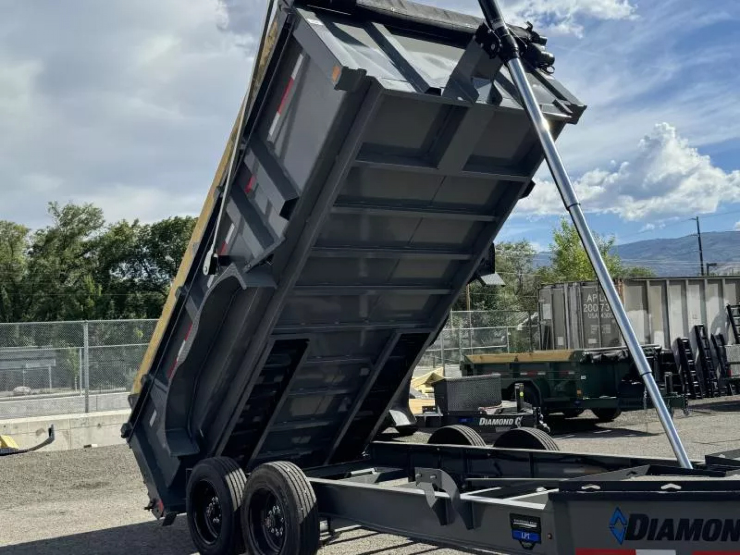 New 2026 Diamond C LPT 14' 32" Sides, 7 ga. Pacesetter Edition - 18K Telescopic Dump Trailer