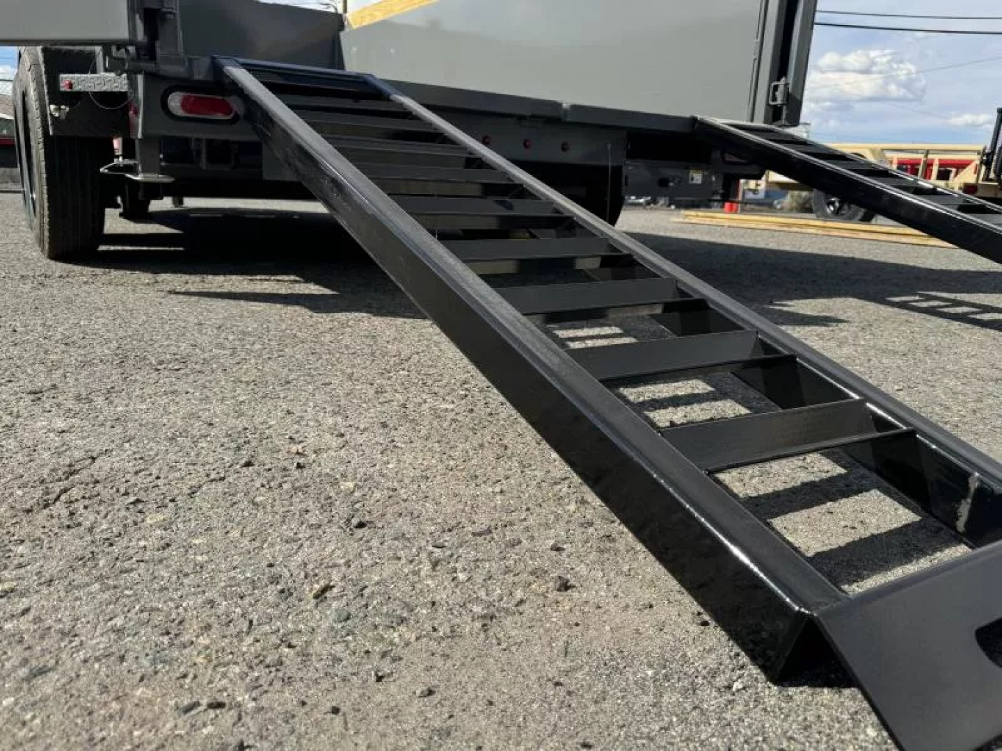 New 2026 Diamond C LPT 14' 32" Sides, 7 ga. Pacesetter Edition - 18K Telescopic Dump Trailer