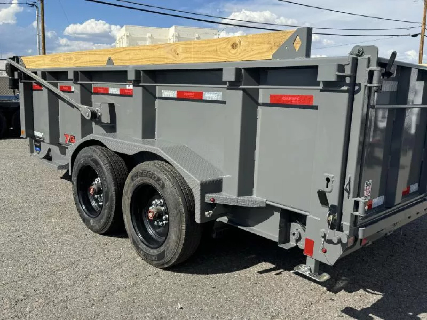 New 2026 Diamond C LPT 14' 32" Sides, 7 ga. Pacesetter Edition - 18K Telescopic Dump Trailer