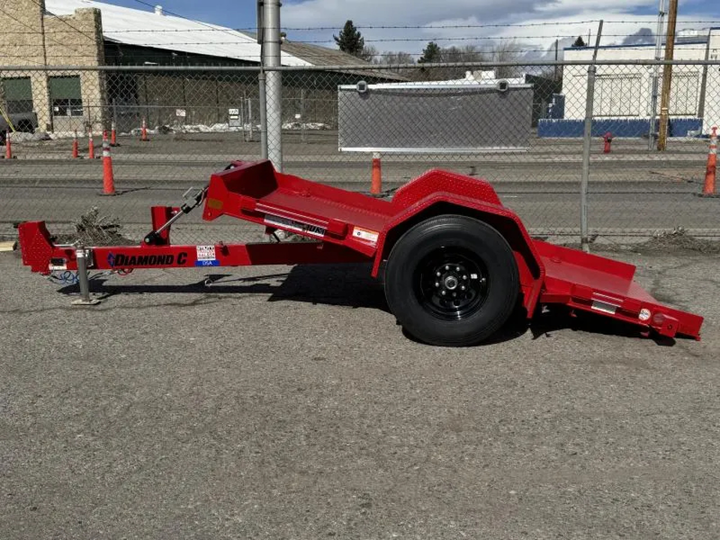 New 2026 Diamond C DSA 59"x10' - 7K Scissor Lift Tilt Trailer