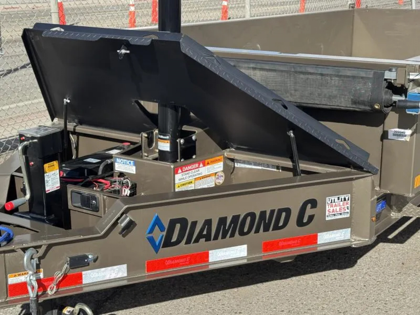 New 2026 Diamond C LPT 14' - 15.5K Telescopic Dump Trailer