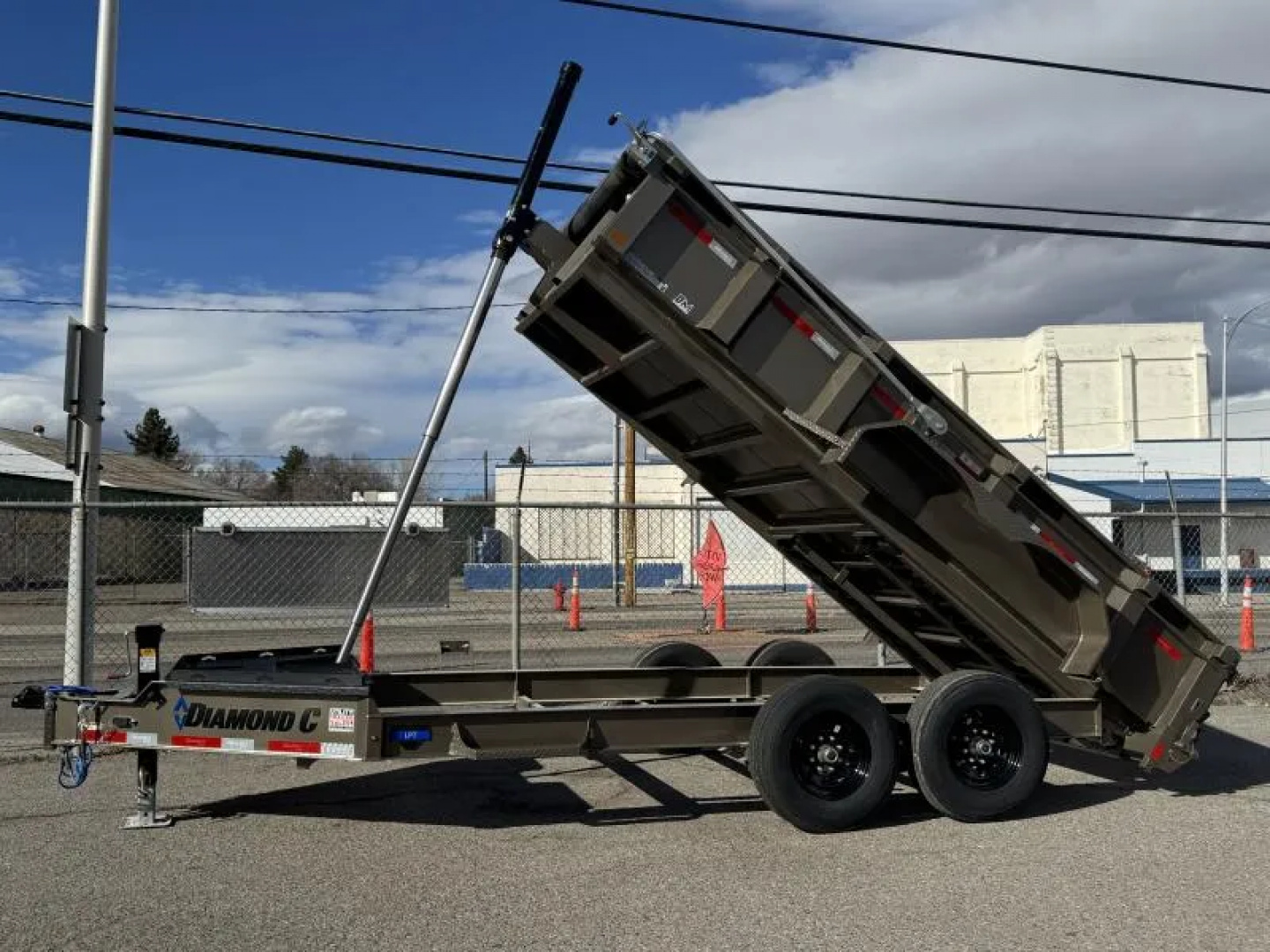 New 2026 Diamond C LPT 14' - 15.5K Telescopic Dump Trailer