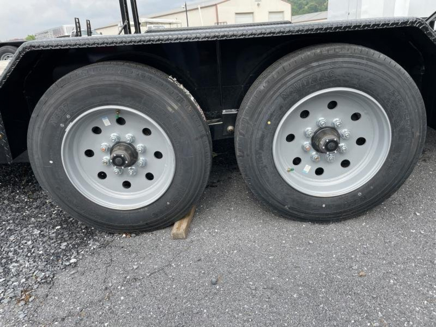 New 2023 Sure-Trac 18+2 16K Equipment Trailer