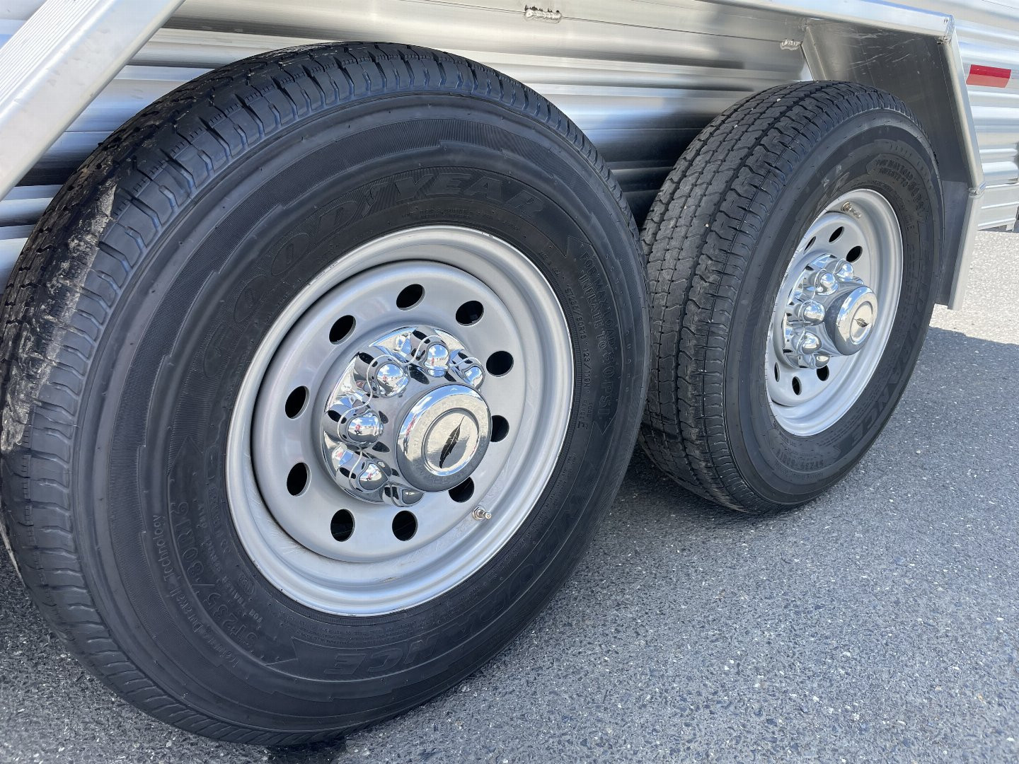 New Featherlite 8107-6'7"x16'x6'6" Aluminum Bumper Pull Stock Trailer