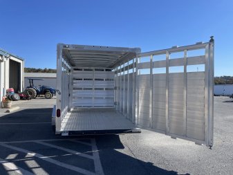 New Featherlite Trailers 8117-6'7"X20' Stock Trailer