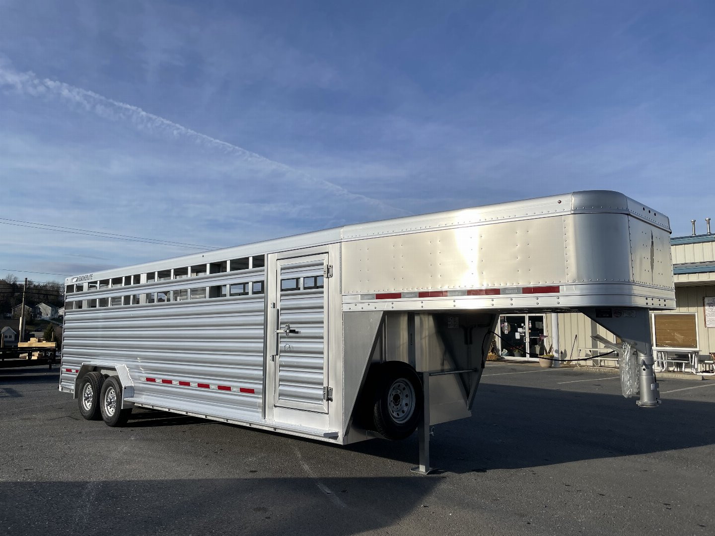 New 2025 Featherlite 8127- 7'6"x24'x6'6" Livestock Trailer