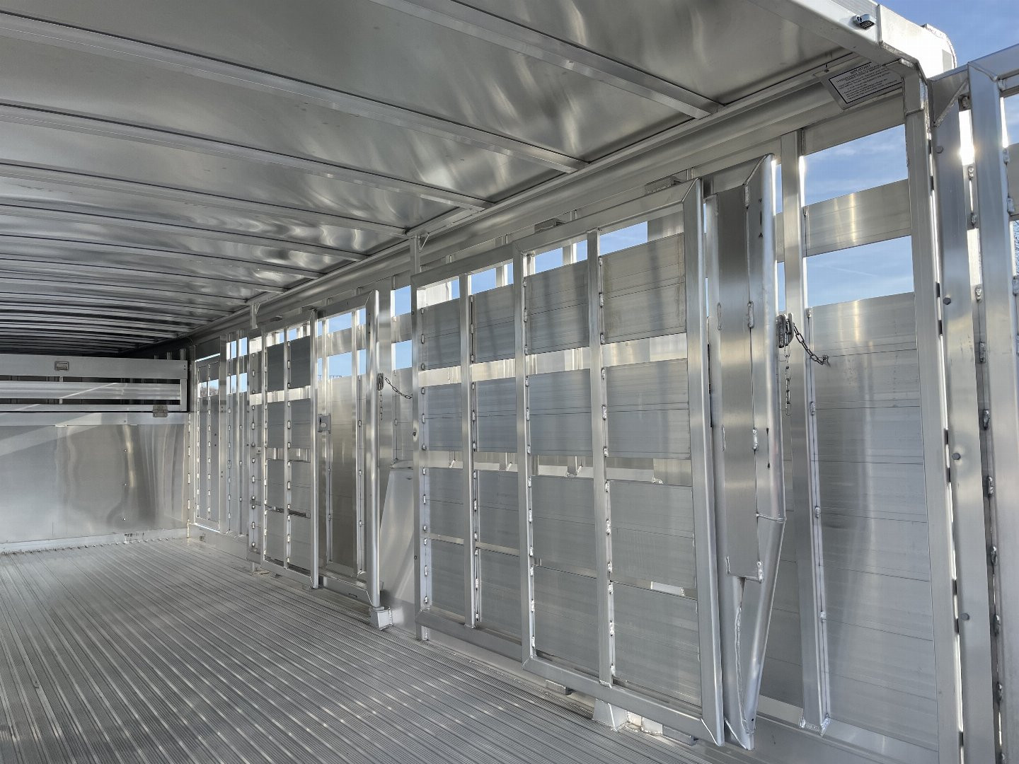 New 2025 Featherlite 8127- 7'6"x24'x6'6" Livestock Trailer