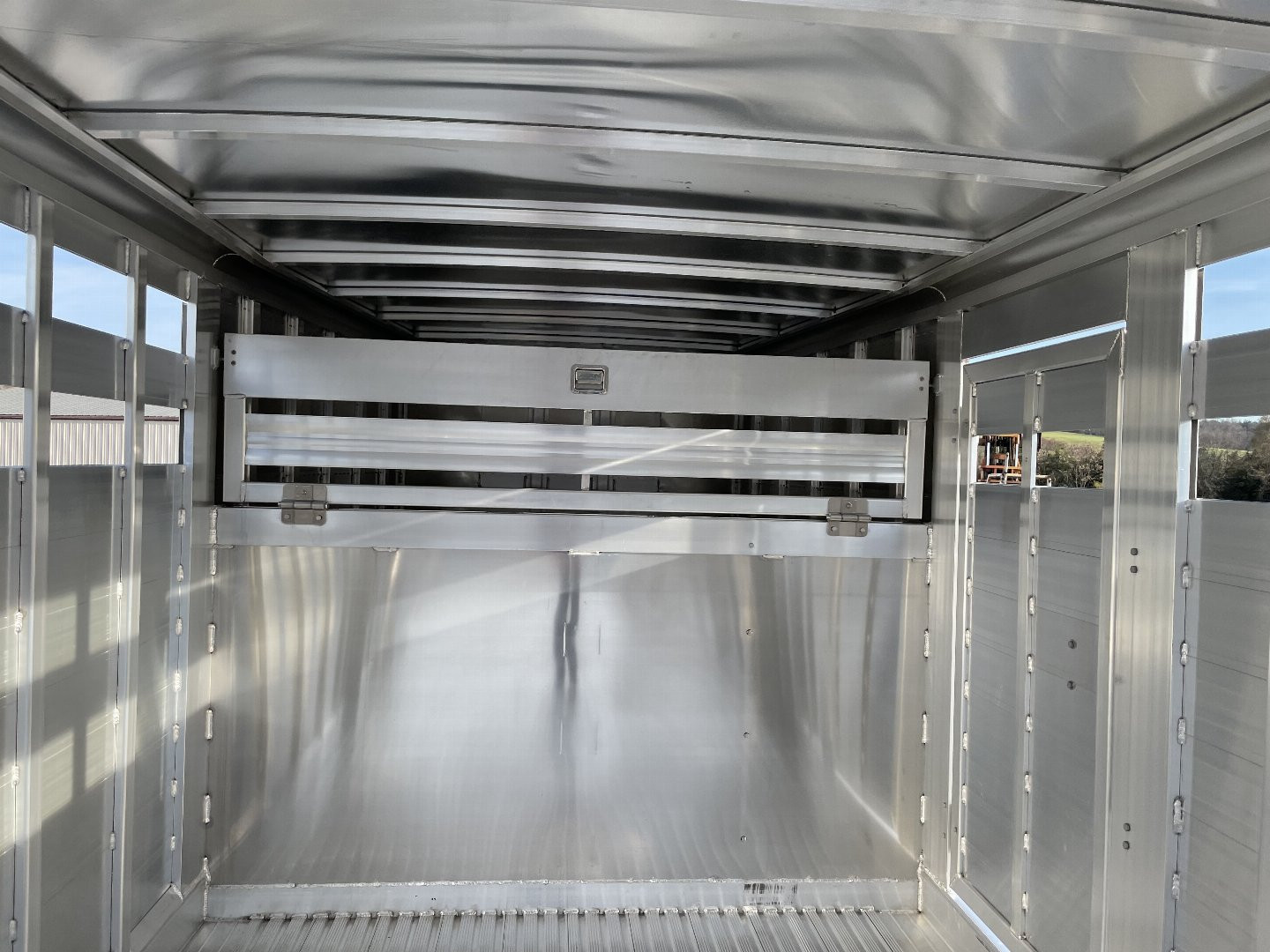 New 2025 Featherlite 8127- 7'6"x24'x6'6" Livestock Trailer