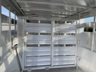 New 2025 Featherlite 8127- 7'6"x24'x6'6" Livestock Trailer