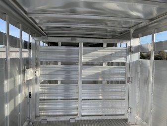 New 2025 Featherlite 8127- 7'6"x24'x6'6" Livestock Trailer