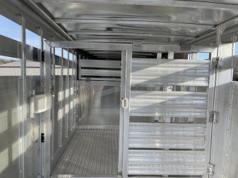 New 2025 Featherlite 8127- 7'6"x24'x6'6" Livestock Trailer