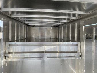 New 2025 Featherlite 8127- 7'6"x24'x6'6" Livestock Trailer