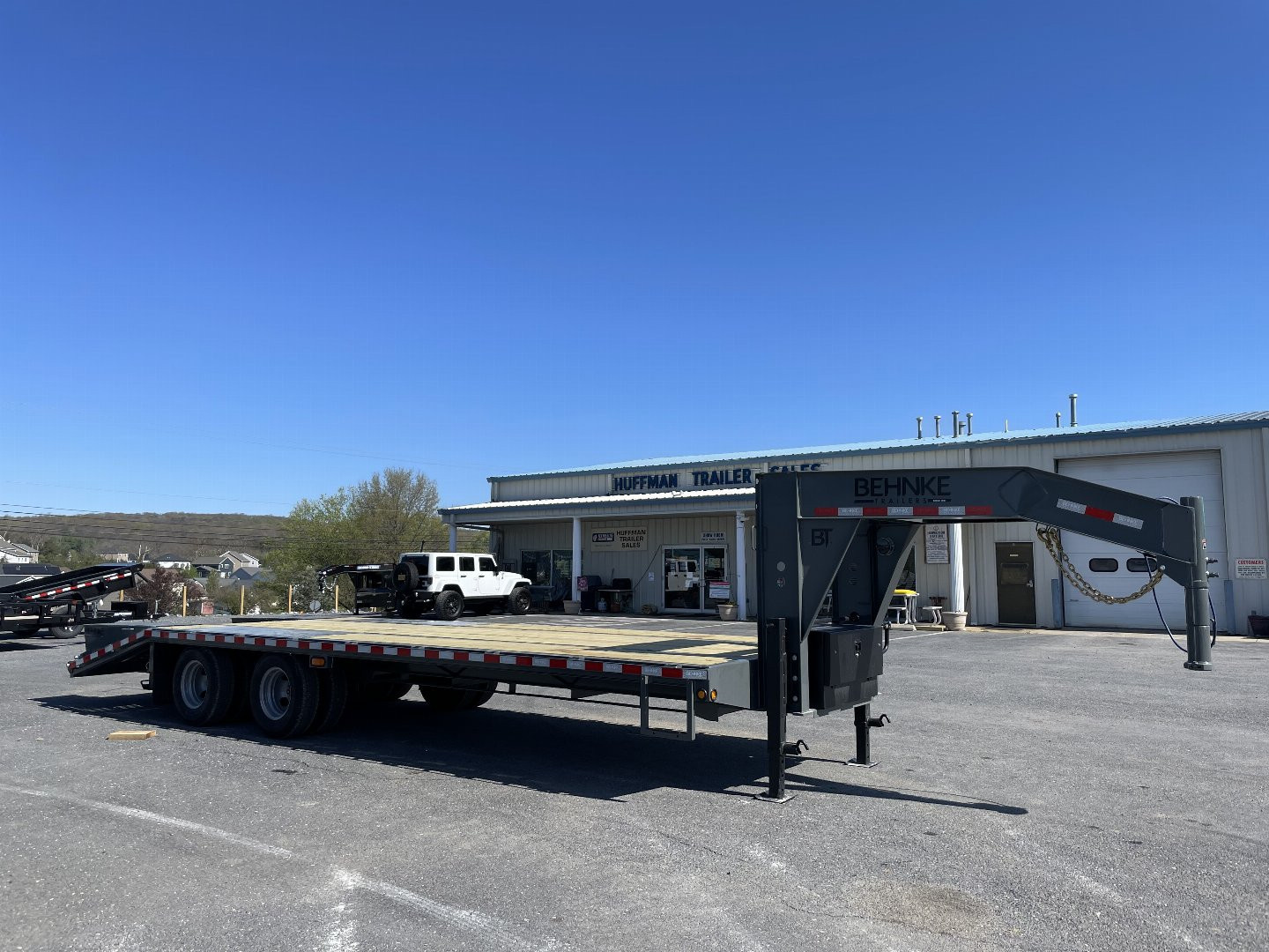 New 2025 Behnke 21+5 Deckover Gooseneck 20k Equipment Trailer