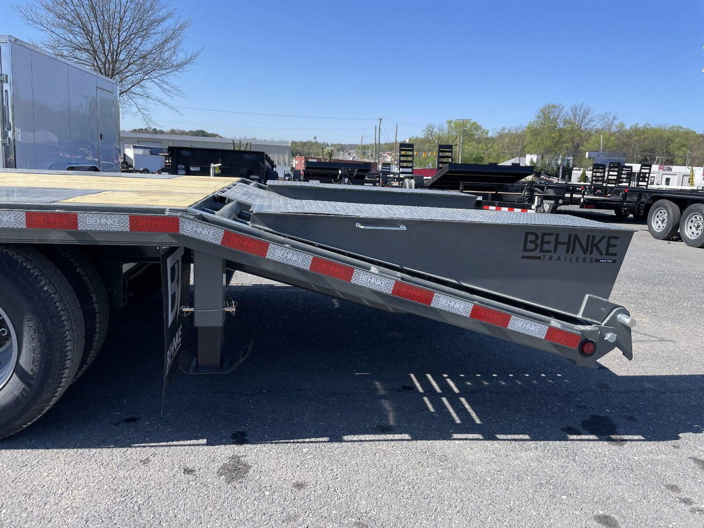 New 2025 Behnke 21+5 Deckover Gooseneck 20k Equipment Trailer