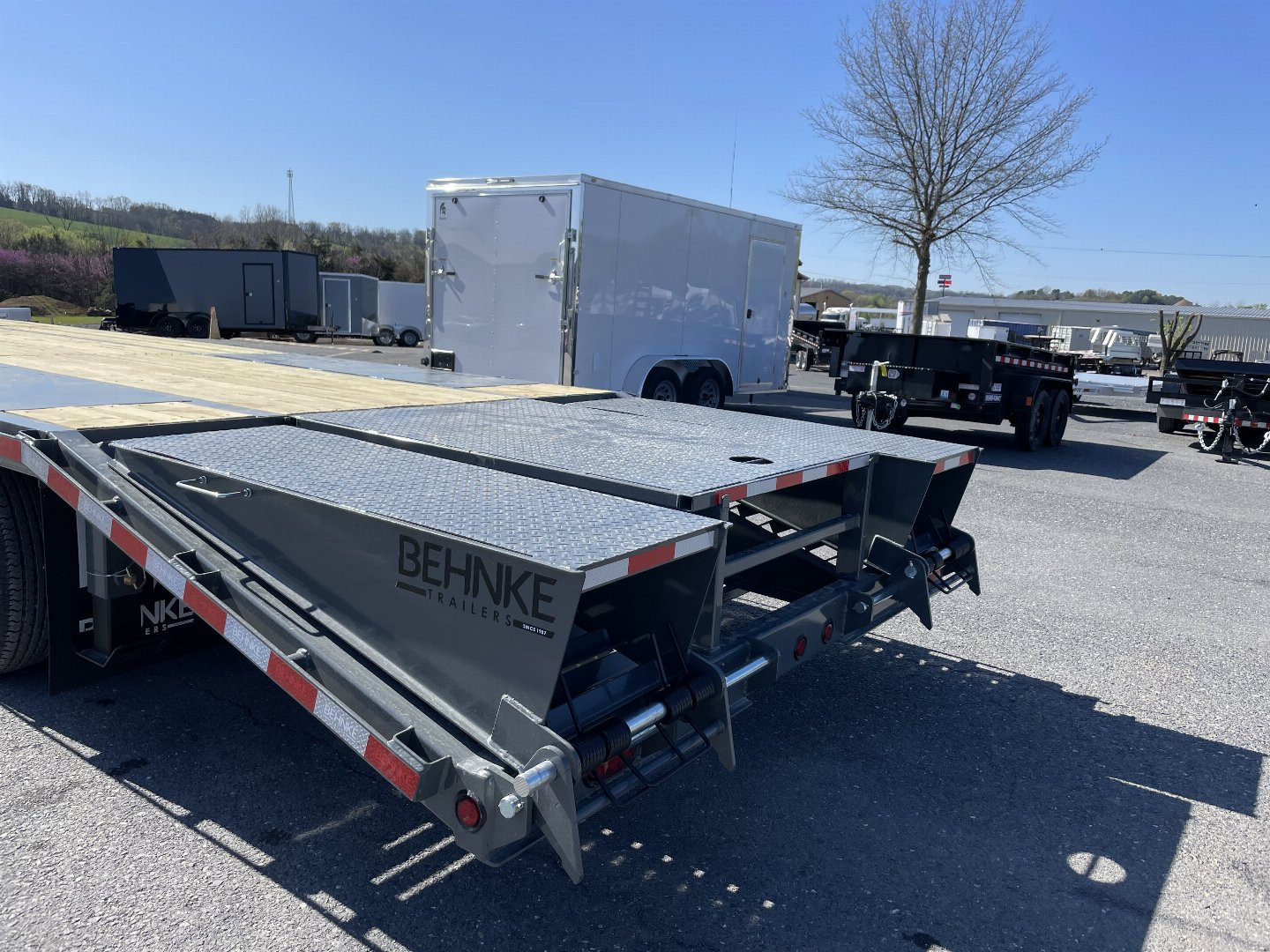 New 2025 Behnke 21+5 Deckover Gooseneck 20k Equipment Trailer
