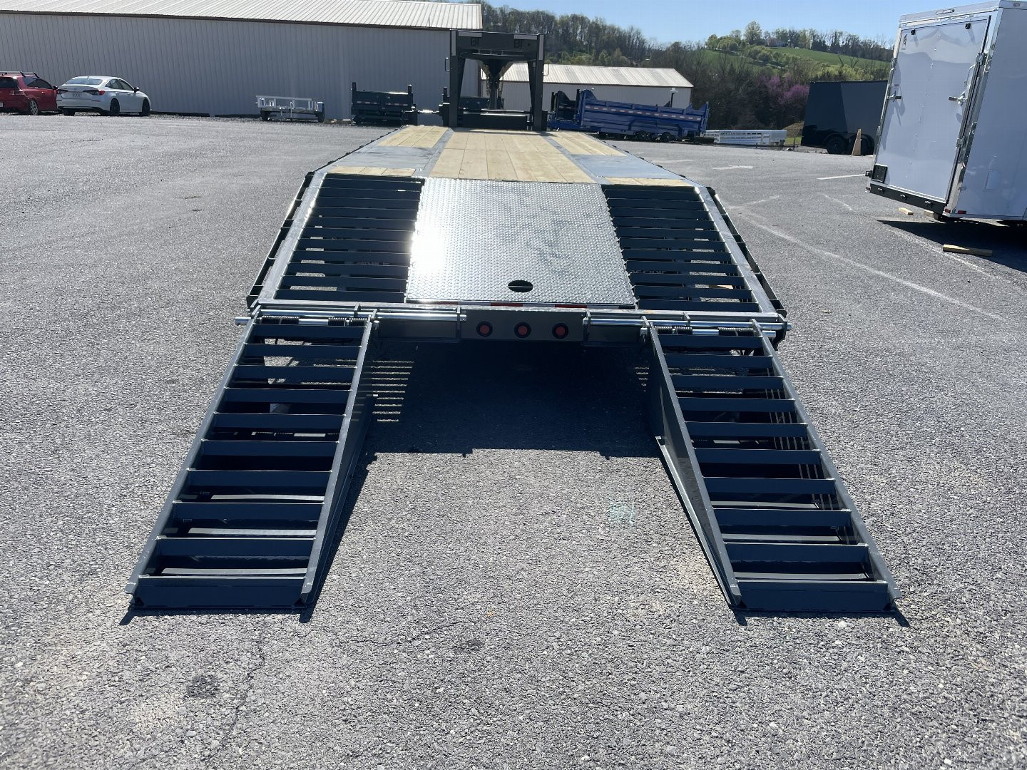 New 2025 Behnke 21+5 Deckover Gooseneck 20k Equipment Trailer