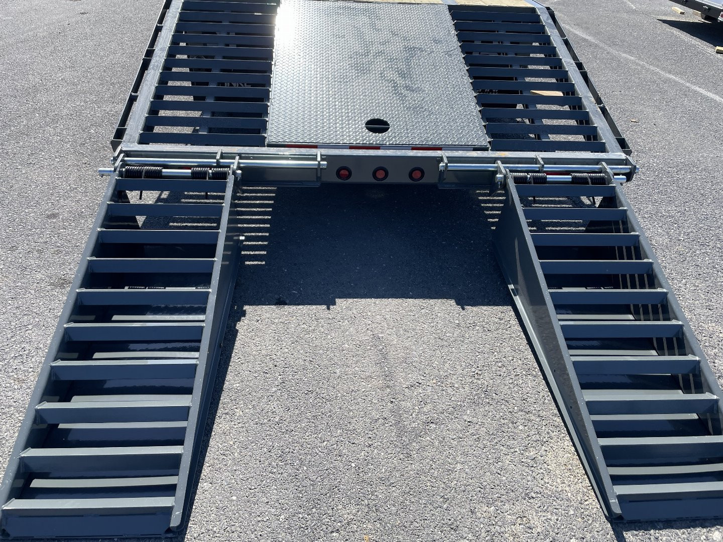 New 2025 Behnke 21+5 Deckover Gooseneck 20k Equipment Trailer