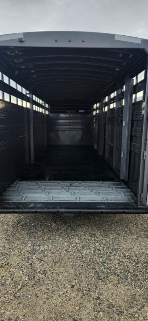 New 2025 Titan Trailer 24' GN STOCK