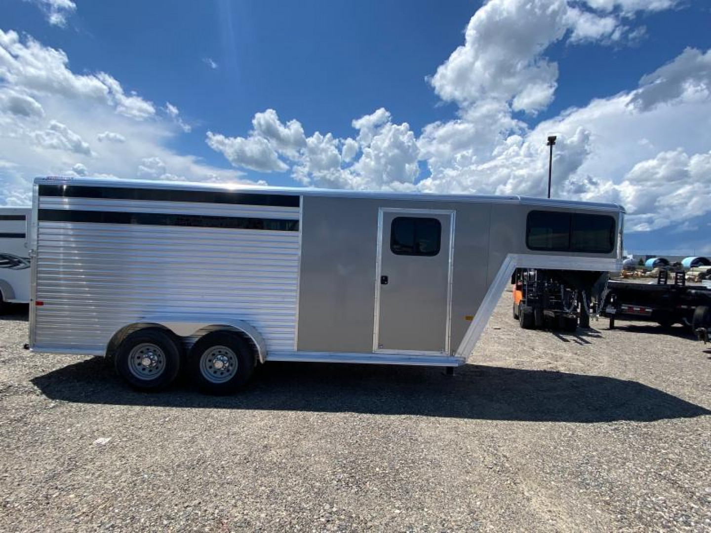 New 2023 Frontier Trailers GN 3H SLANT Horse Trailer