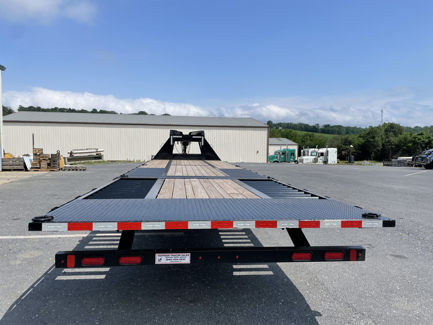 New 2025 Sure-Trac 102"X22+10 Hydraulic Tail 25.9K Equipment Trailer