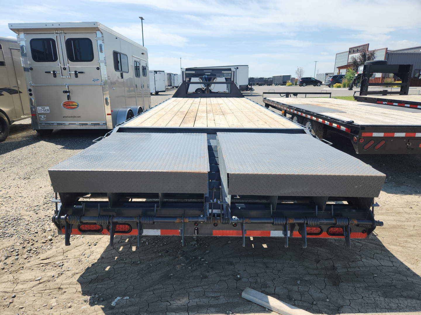 Used 2024 Lamar Trailers 25' FS022527 Flatbed Trailer