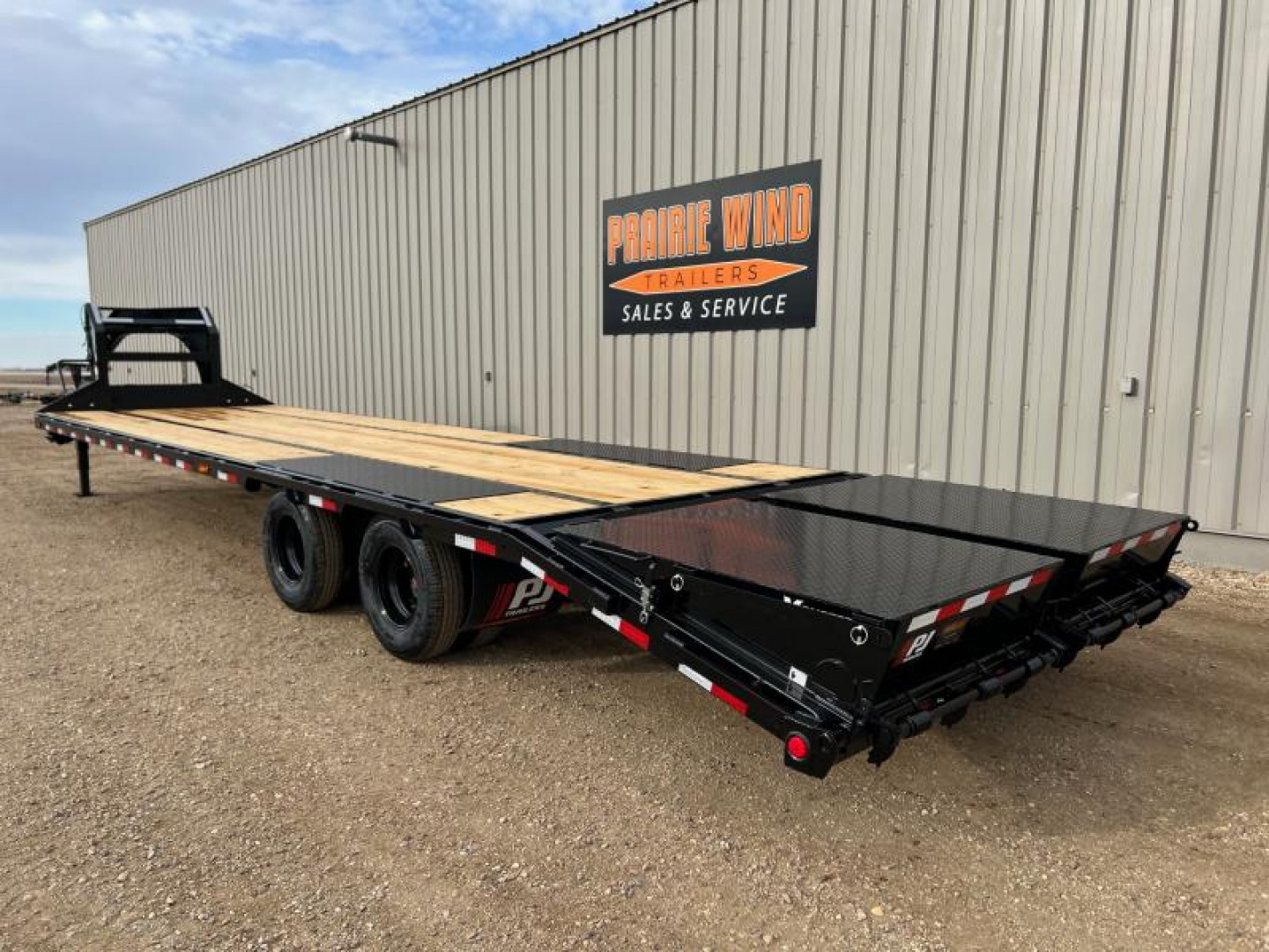 New 2025 PJ Trailers 32 Low Profile LD Tandem Dual Gooseneck Trailer