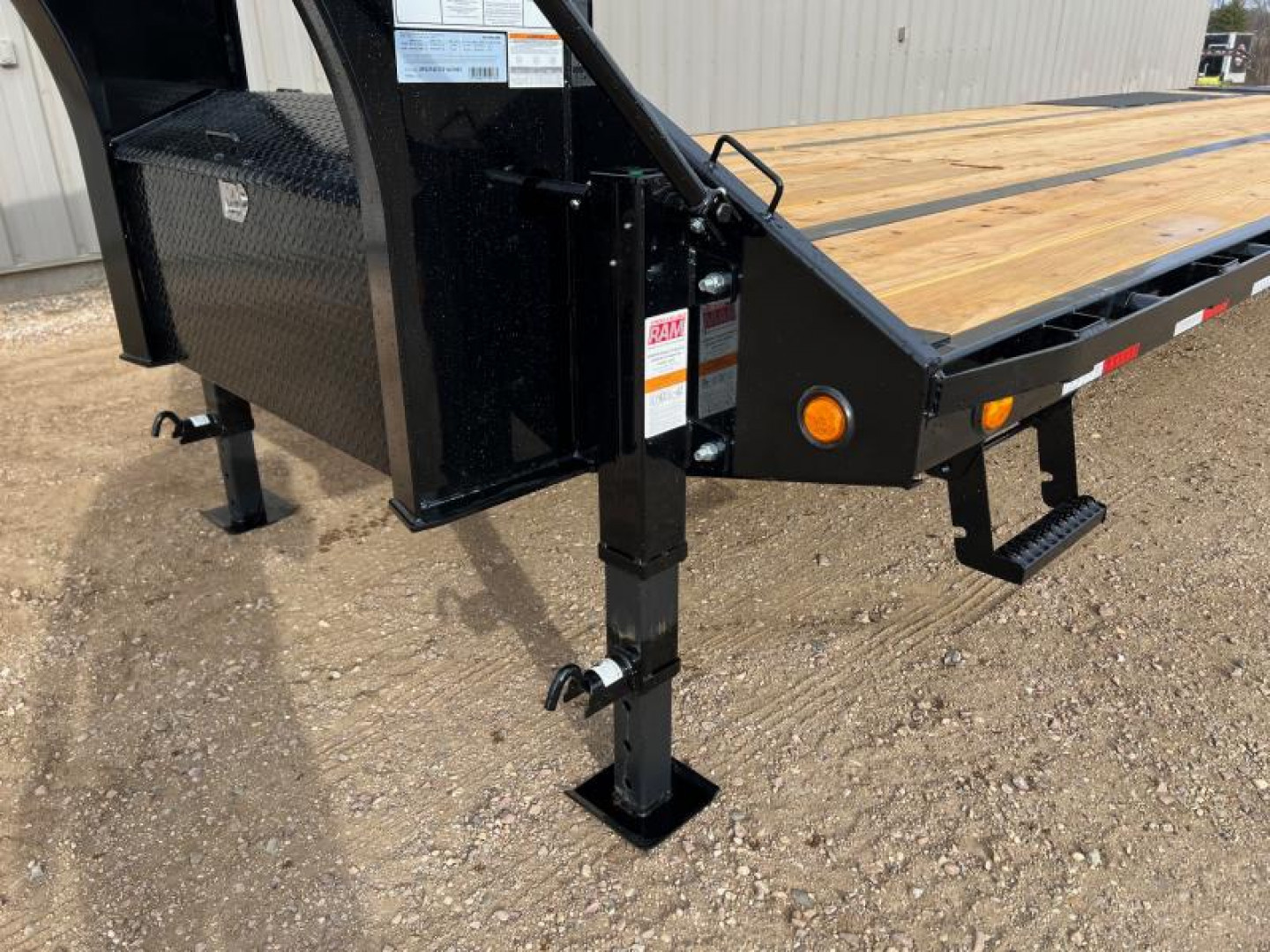 New 2025 PJ Trailers 32 Low Profile LD Tandem Dual Gooseneck Trailer