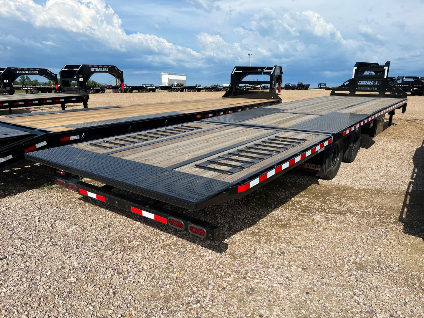 New 2025 Midsota 36' Gooseneck Hydraulic Tail Flatbed Trailer