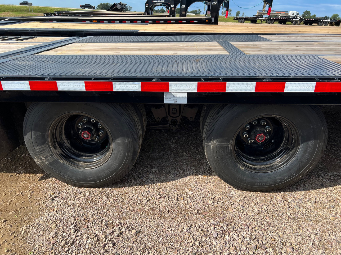 New 2025 Midsota 36' Gooseneck Hydraulic Tail Flatbed Trailer