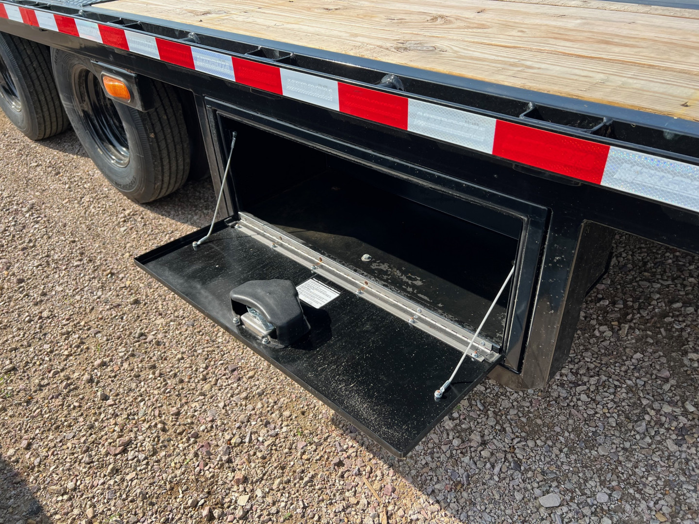 New 2025 Midsota 36' Gooseneck Hydraulic Tail Flatbed Trailer