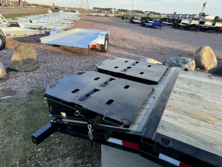 New 2025 PJ Trailers EV (20') Equipment Trailer