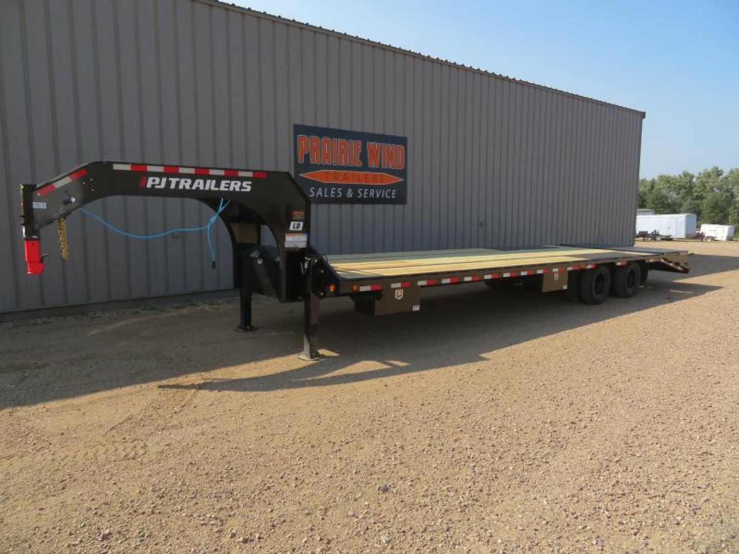 New 2025 PJ Trailers 32 Low Profile LD GN Power Tail Trailer