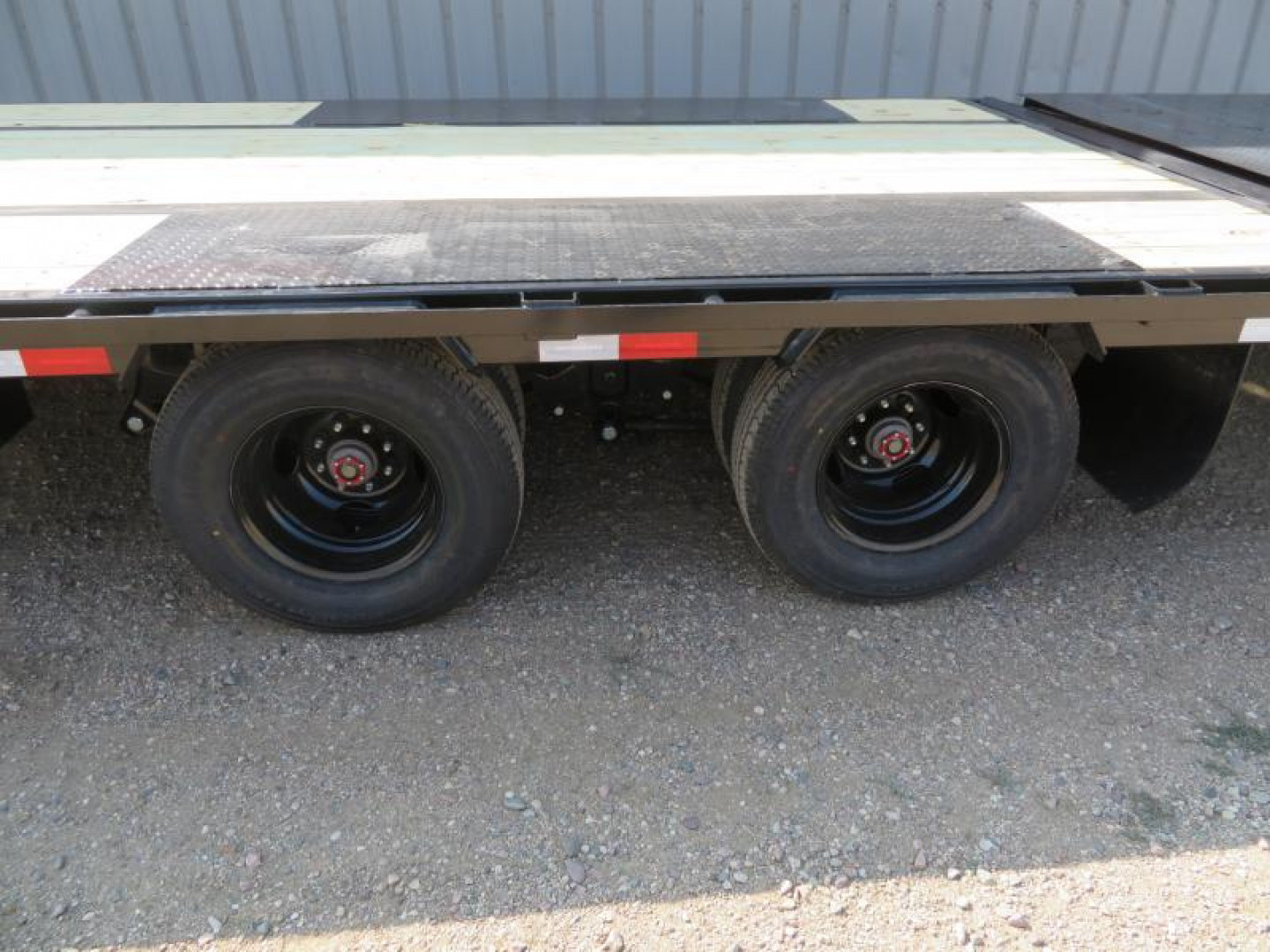 New 2025 PJ Trailers 32 Low Profile LD GN Power Tail Trailer