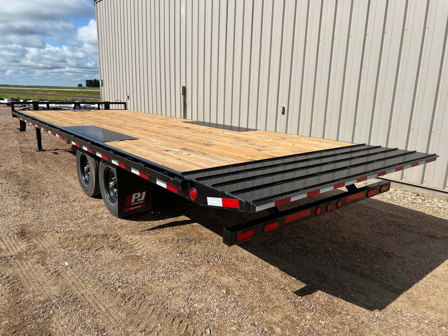 New 2024 PJ Trailers 24 Tiltbed T9 Deckover Trailer